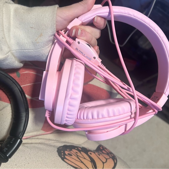 headphones that i didn’t like personally. - Picture 1 of 3